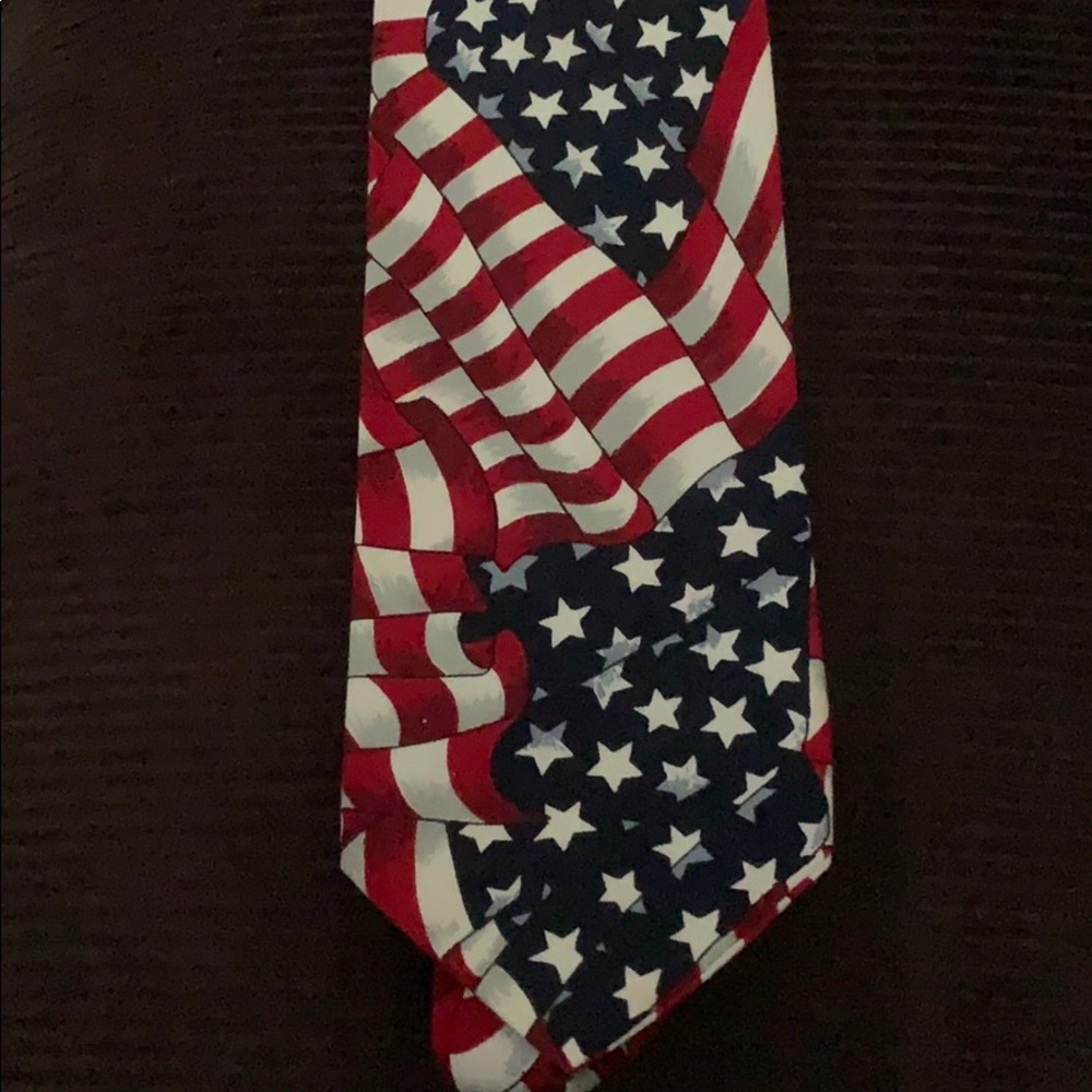 Flag tie